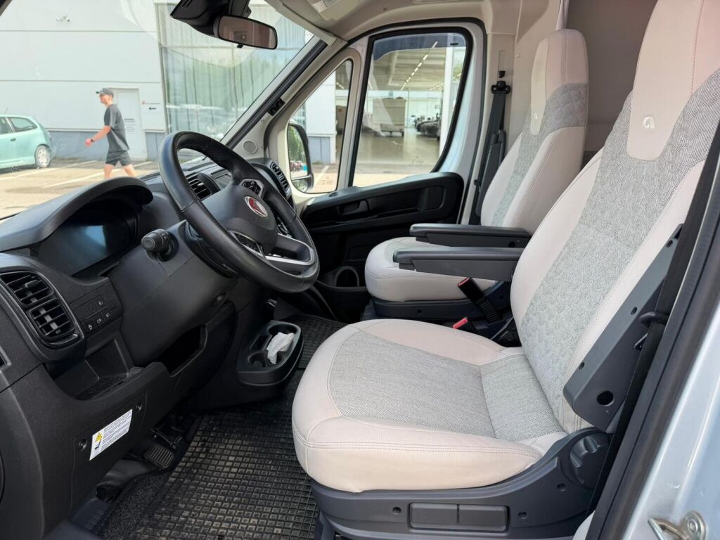 Adria Matrix Supreme 670 SC 2023 Harmaa