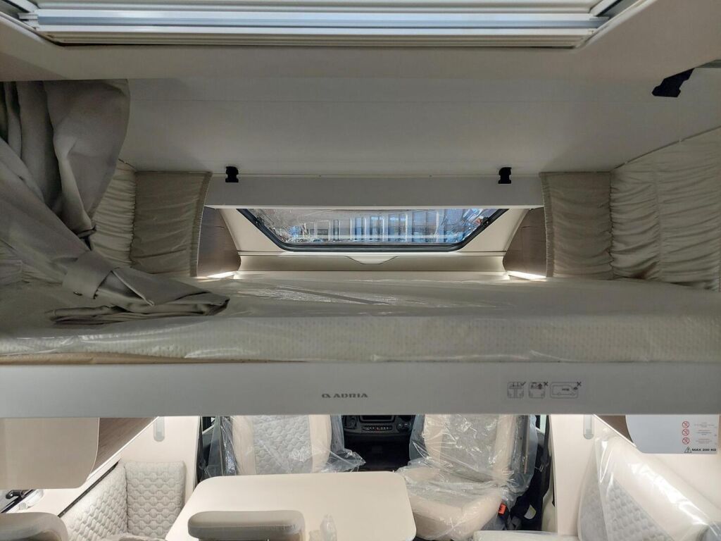 Adria Matrix Supreme 670 SC 2023 Harmaa