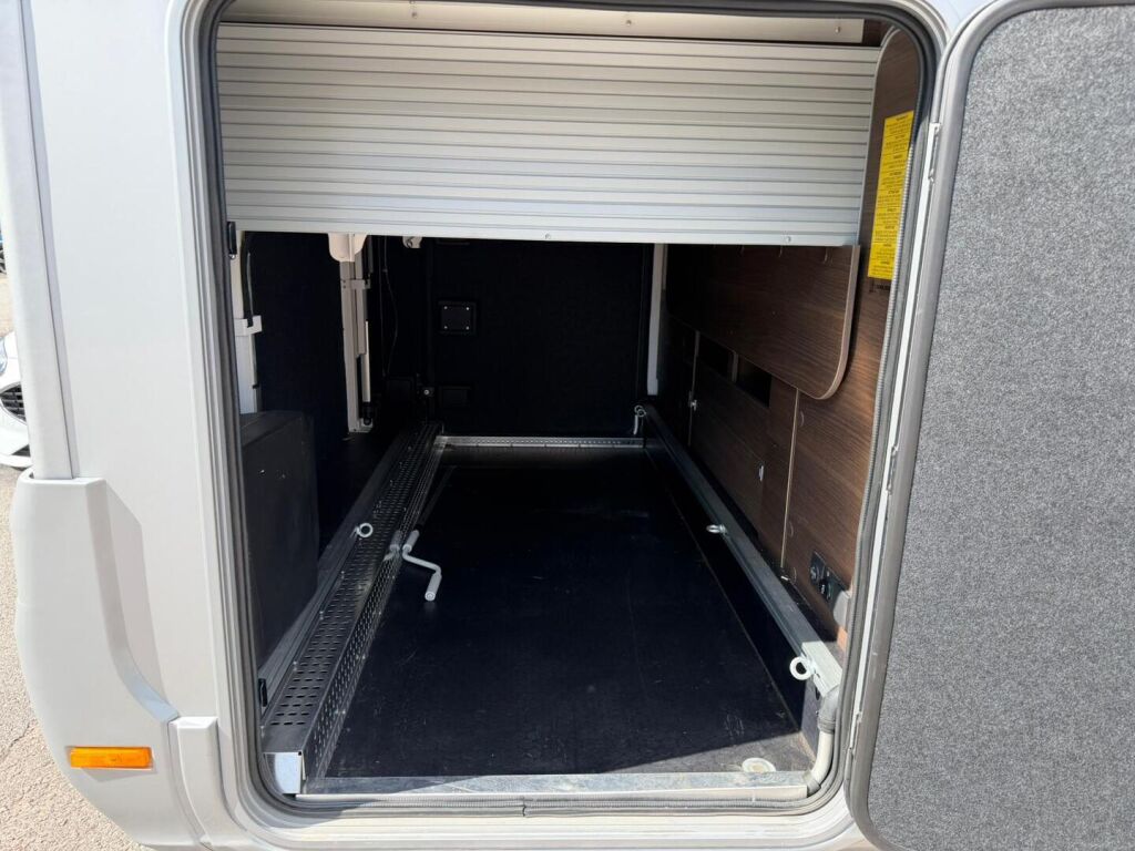 Adria Matrix Supreme 670 SC 2023 Harmaa