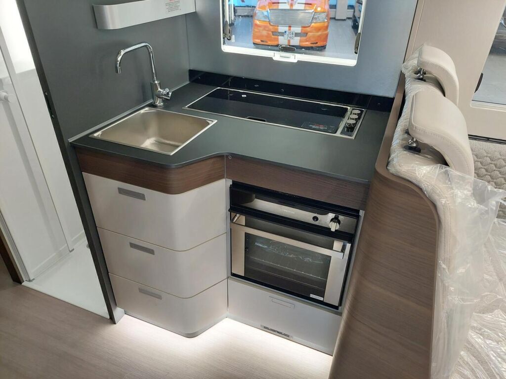 Adria Matrix Supreme 670 SC 2023 Harmaa