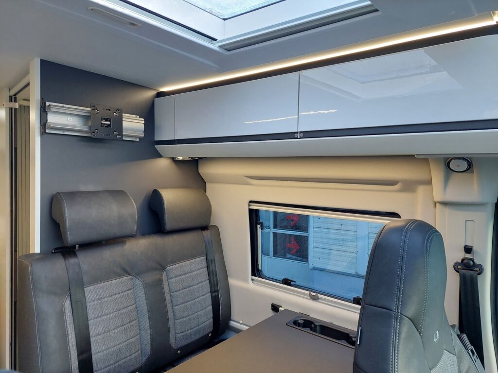 Adria TWIN SUPREME 640 SLB 2024 Harmaa