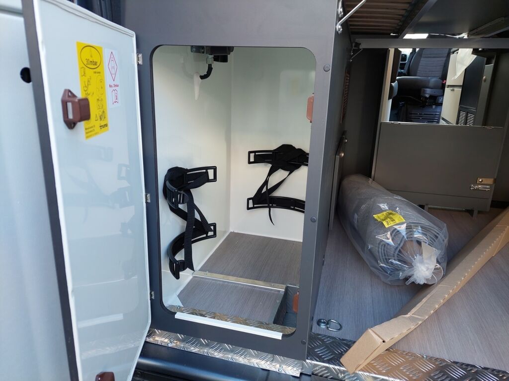 Adria TWIN SUPREME 640 SLB 2024 Harmaa