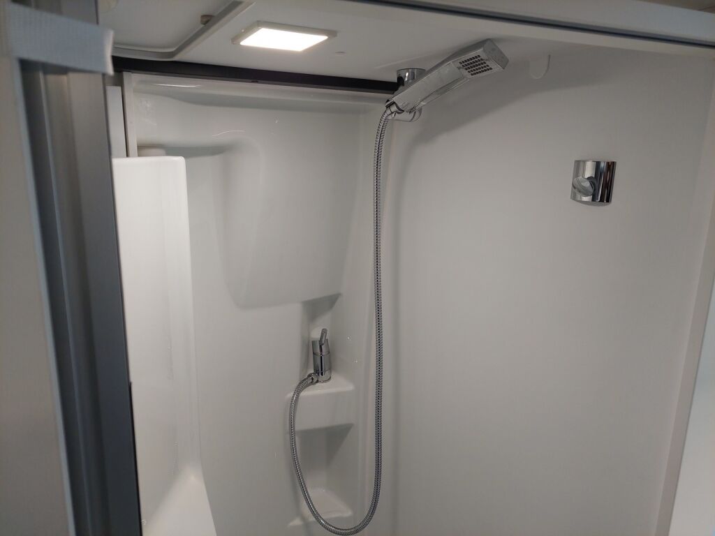 Adria TWIN SUPREME 640 SLB 2024 Harmaa