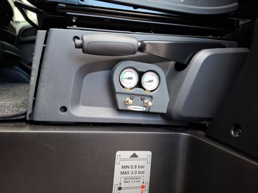 Adria TWIN SUPREME 640 SLB 2024 Harmaa