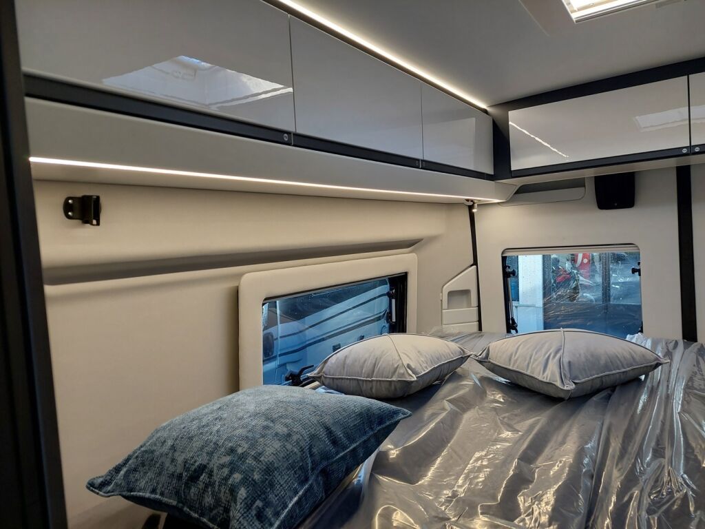 Adria TWIN SUPREME 640 SLB 2024 Harmaa