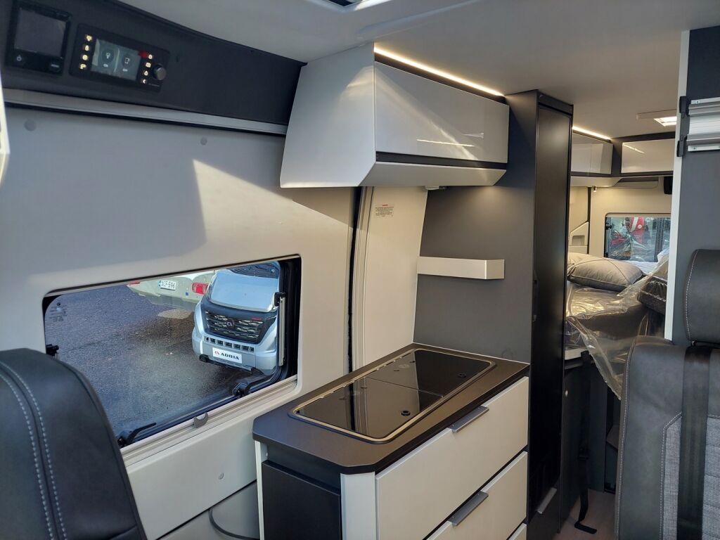 Adria TWIN SUPREME 640 SLB 2024 Harmaa