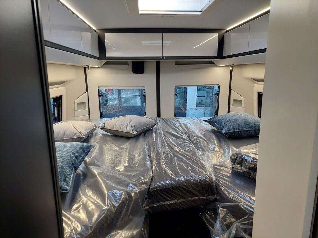 Adria TWIN SUPREME 640 SLB 2024 Harmaa