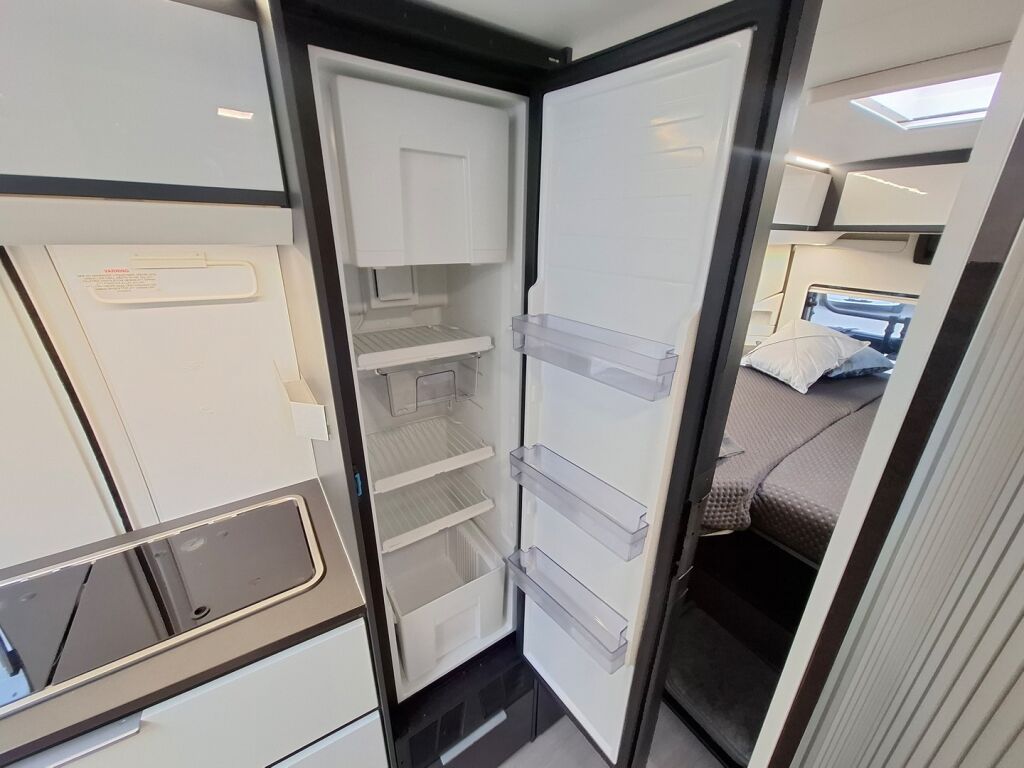 Adria TWIN SUPREME 640 SLB 2024 Harmaa