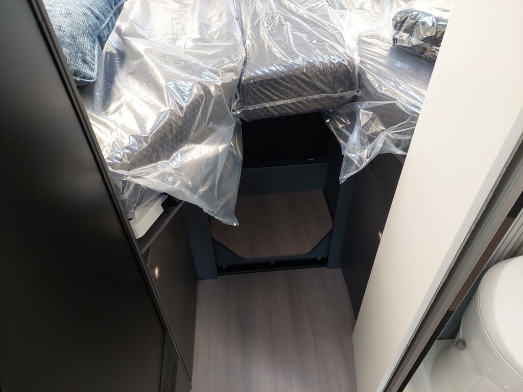 Adria TWIN SUPREME 640 SLB 2024 Harmaa