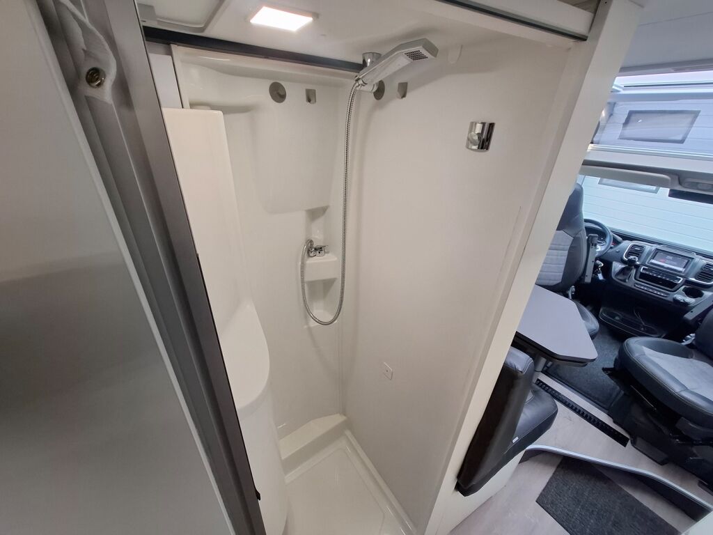 Adria TWIN SUPREME 640 SLB 2024 Harmaa