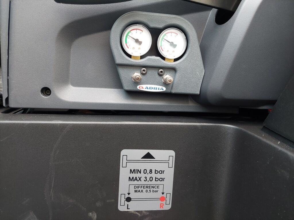 Adria TWIN SUPREME 640 SLB 2024 Harmaa