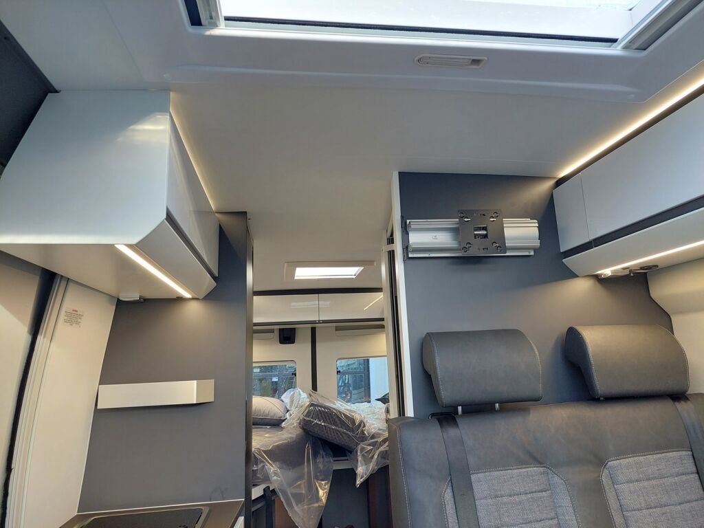 Adria TWIN SUPREME 640 SLB 2024 Harmaa