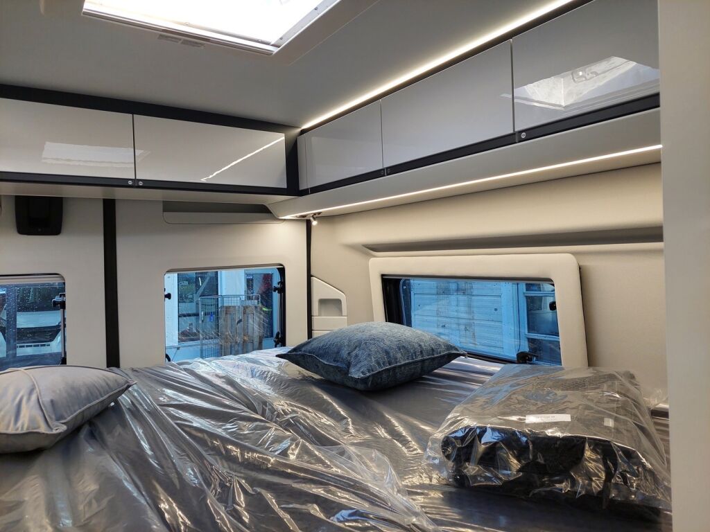 Adria TWIN SUPREME 640 SLB 2024 Harmaa