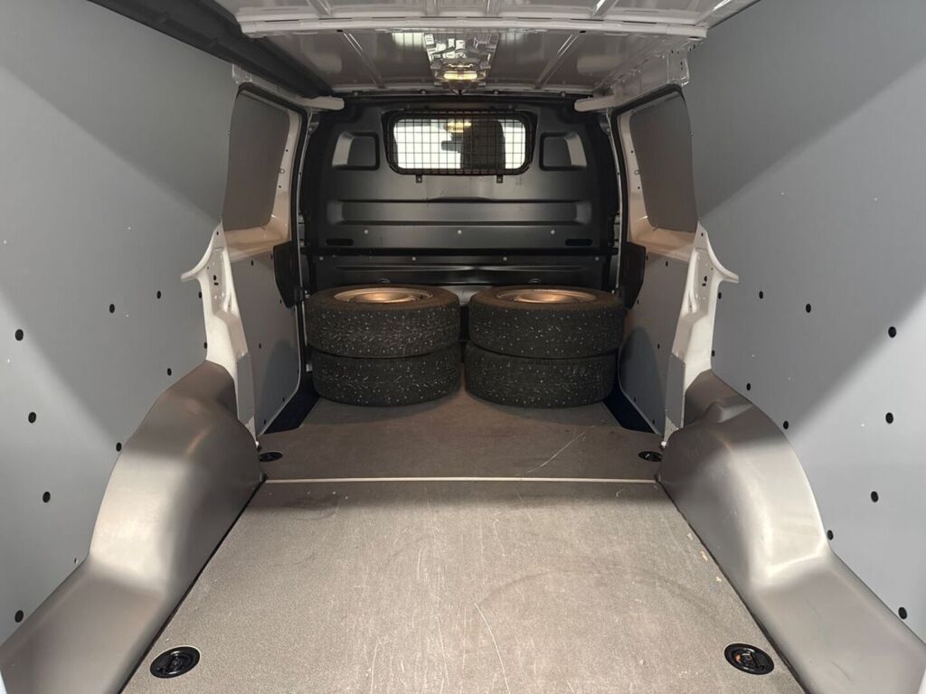 Toyota Proace 2024 Valkoinen