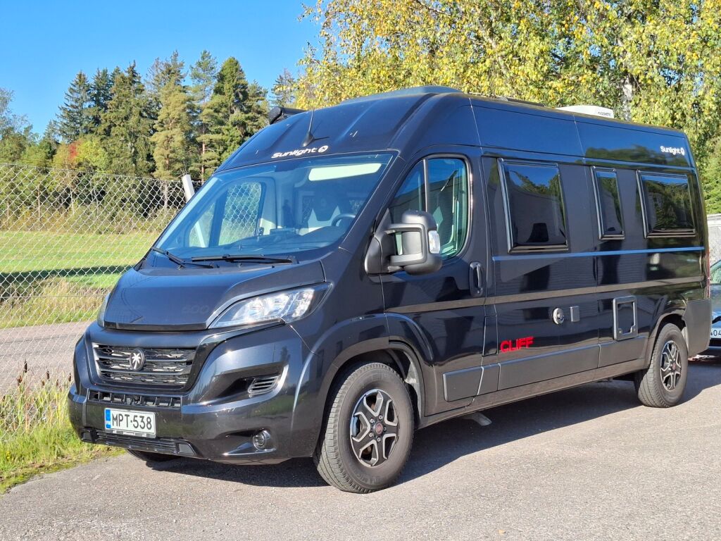 Sunlight Cliff VAN 600 2024 Musta