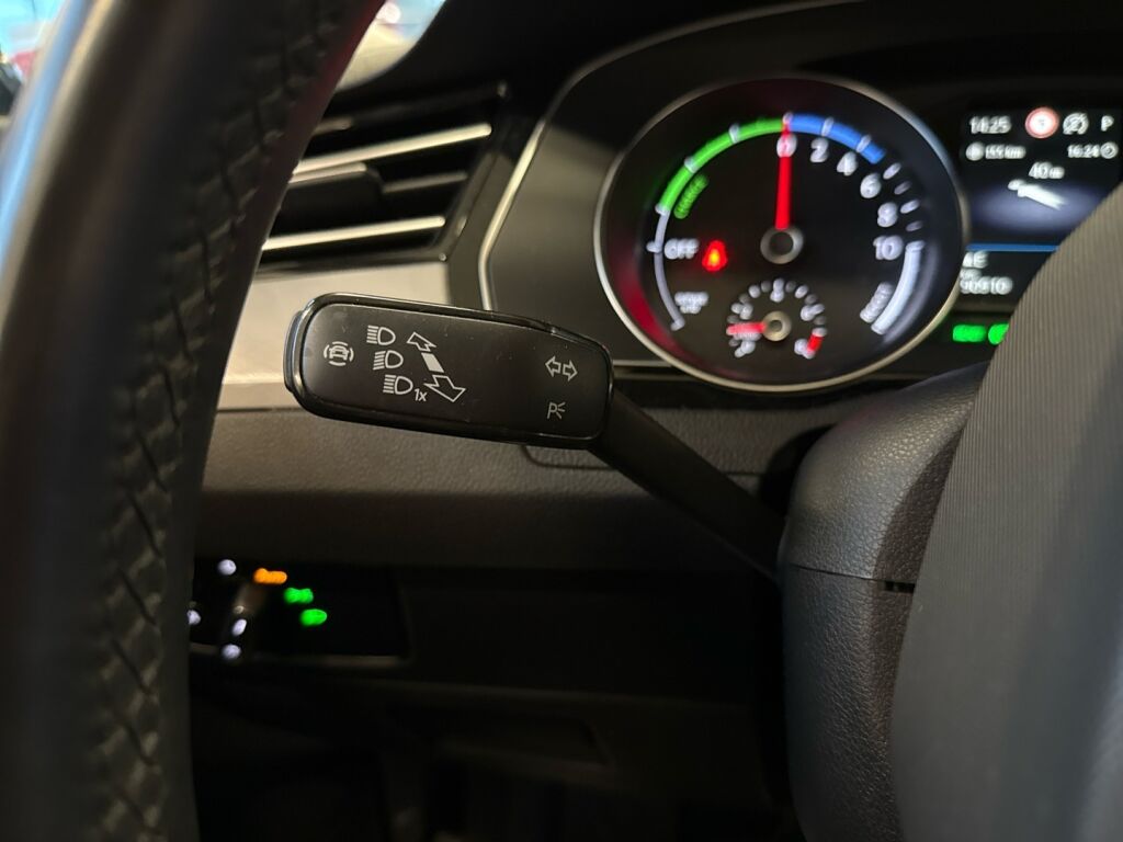 Volkswagen Passat 2021 Harmaa