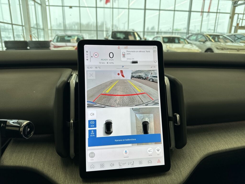 Volvo EX30 2024 Keltainen