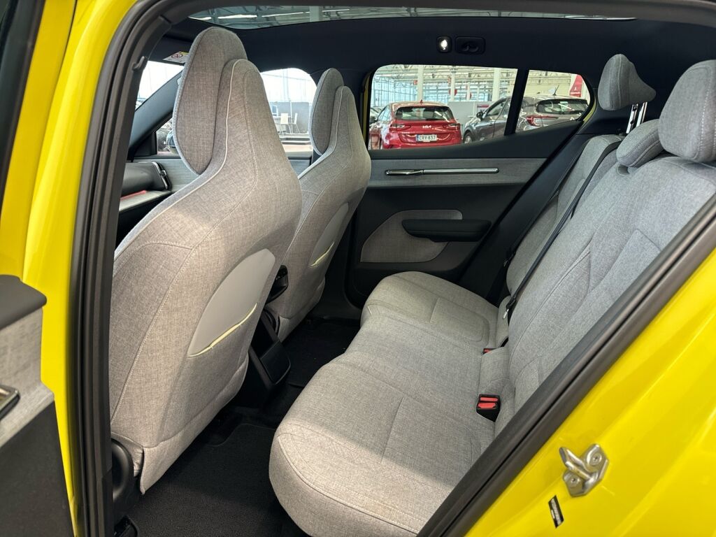 Volvo EX30 2024 Keltainen