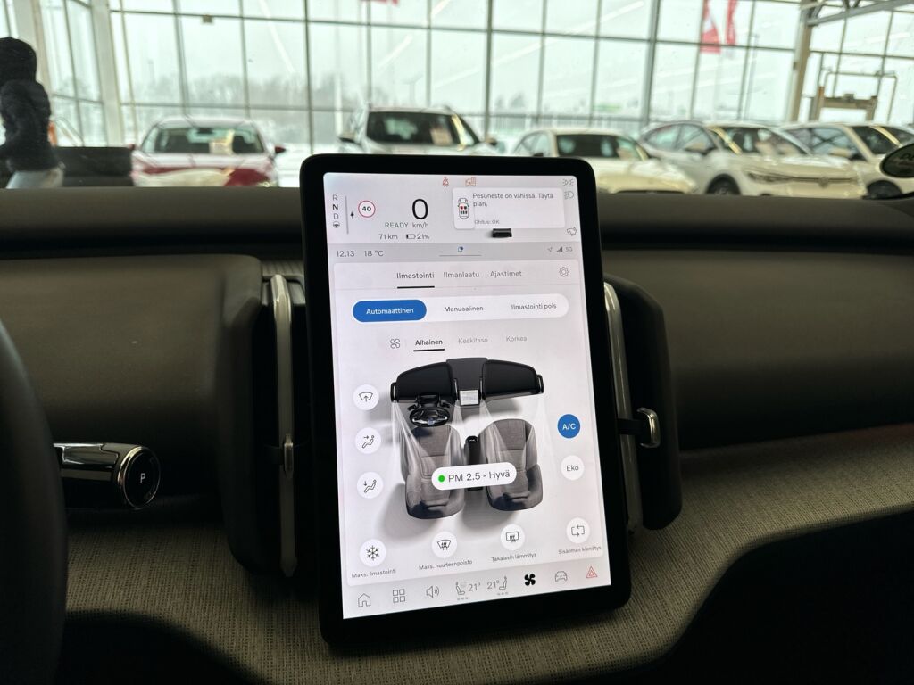 Volvo EX30 2024 Keltainen