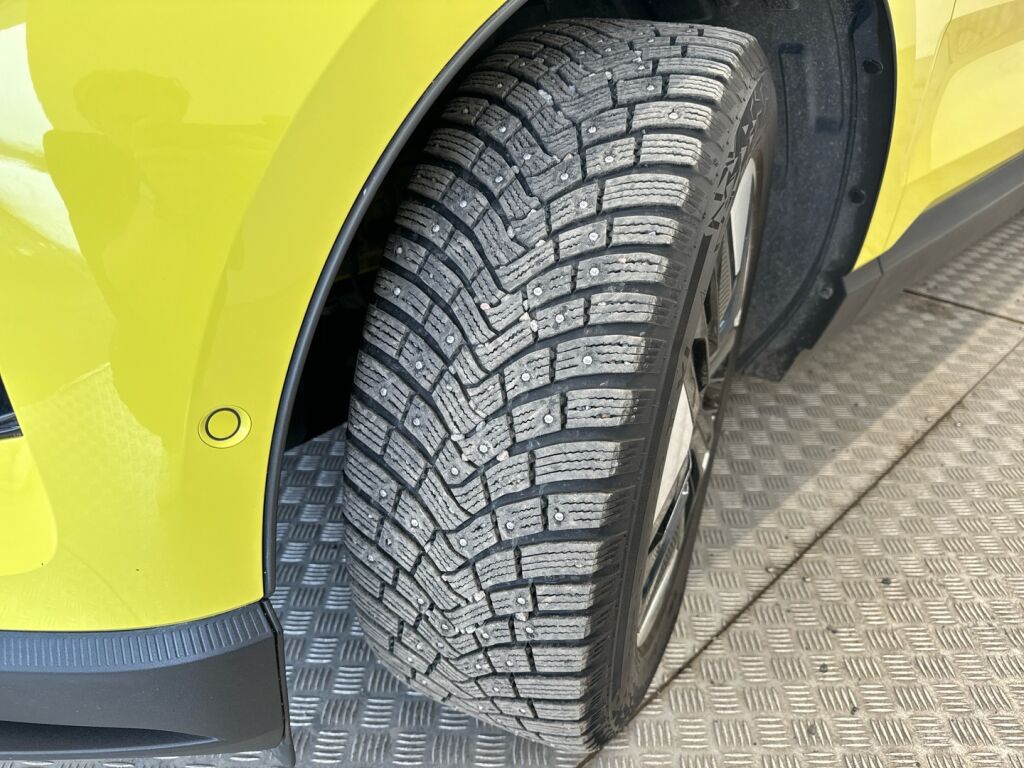 Volvo EX30 2024 Keltainen