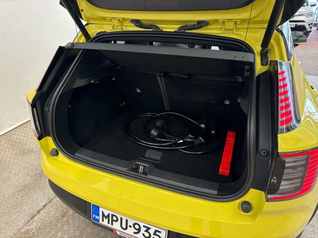 Volvo EX30 2024 Keltainen