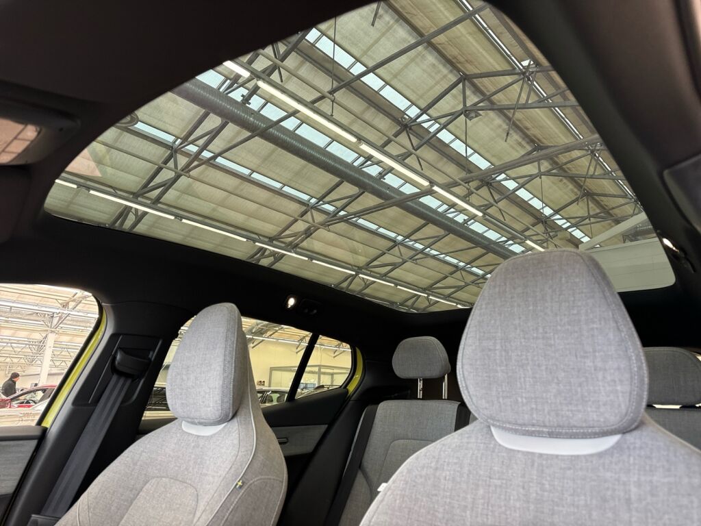 Volvo EX30 2024 Keltainen