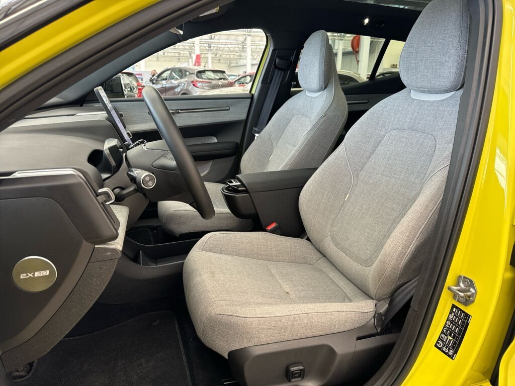 Volvo EX30 2024 Keltainen