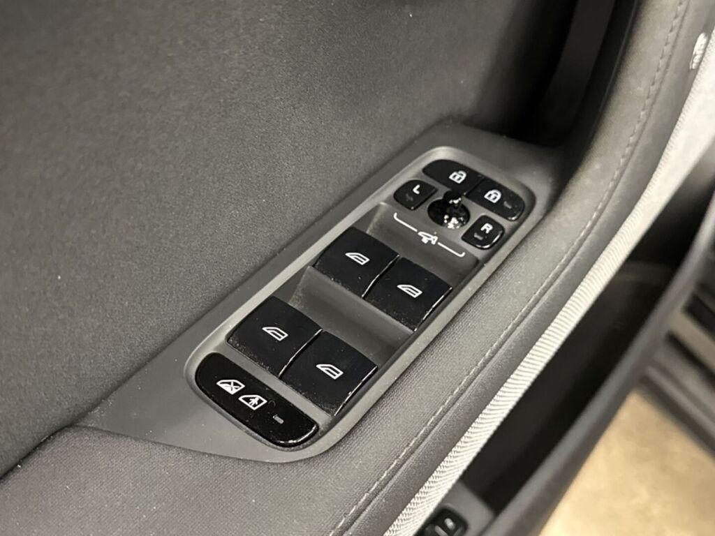 Polestar 2 2021 Musta