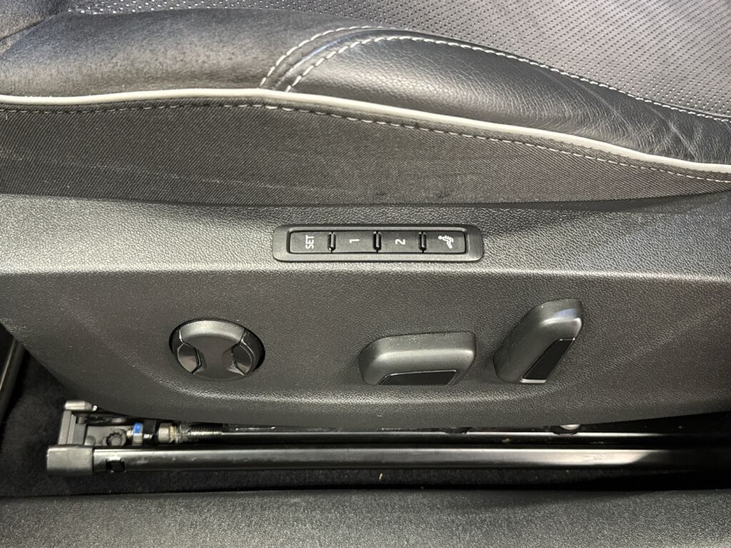 Skoda Enyaq 2021 Musta