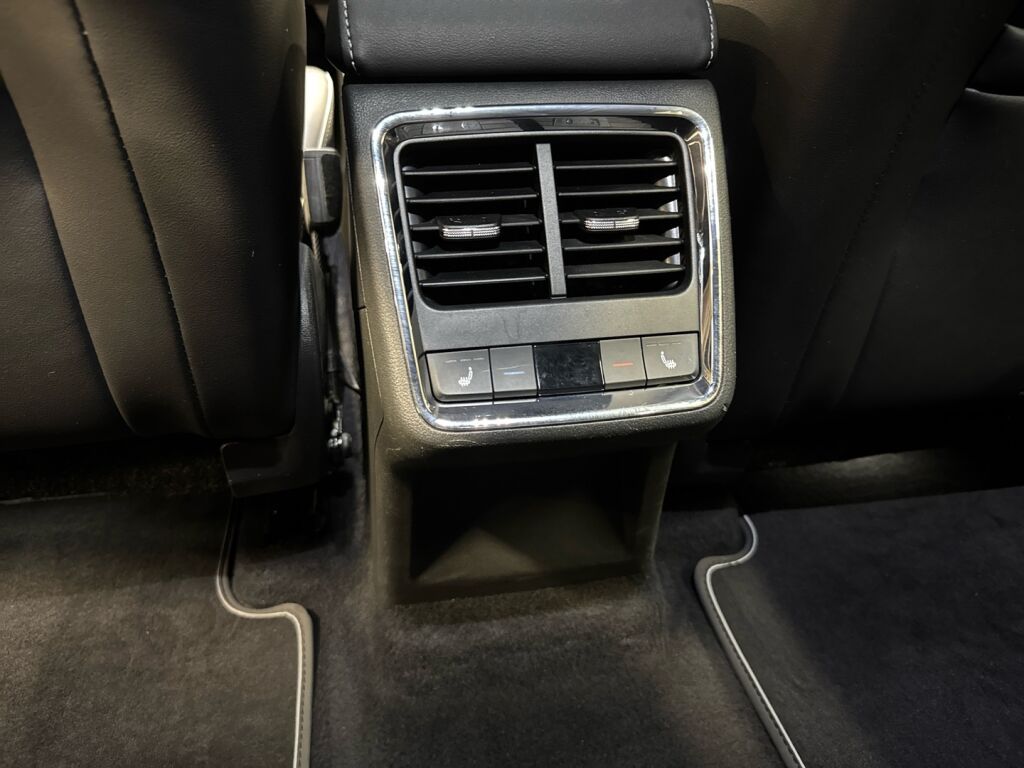 Skoda Enyaq 2021 Musta