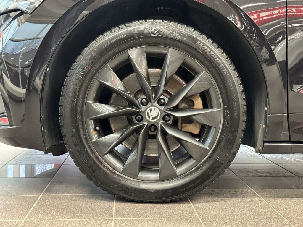 Skoda Enyaq 2021 Musta