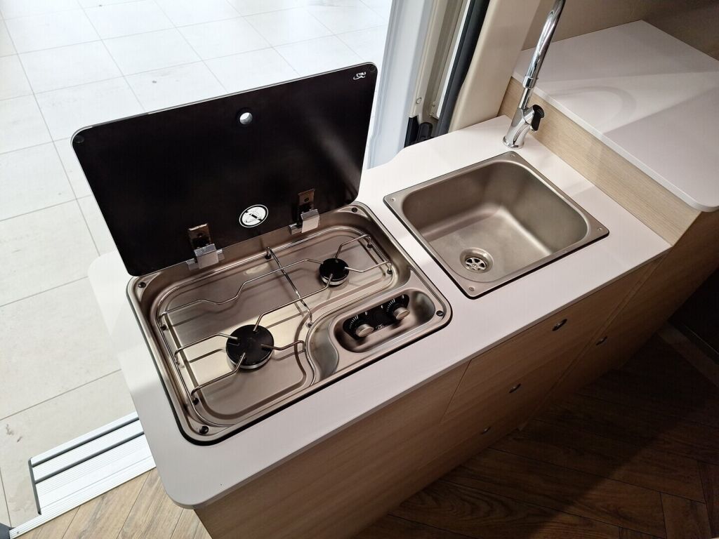 Challenger V217 2025 Valkoinen