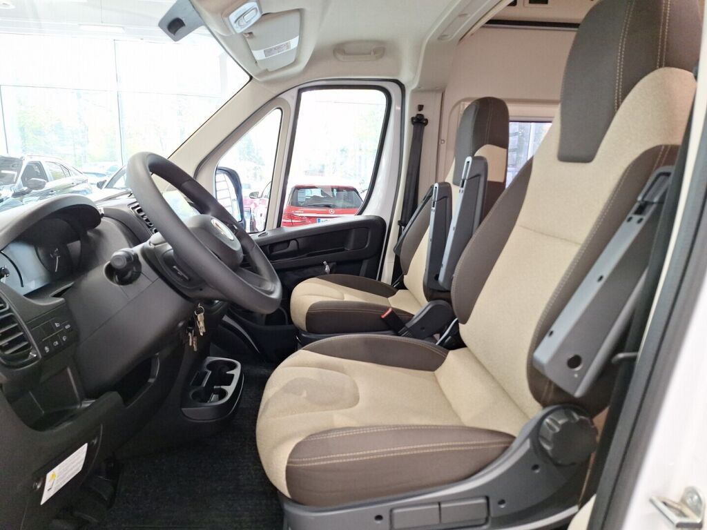 Challenger V217 2025 Valkoinen