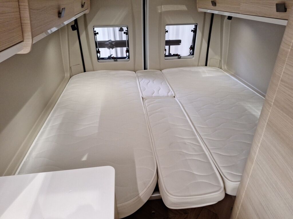 Challenger V217 2025 Valkoinen