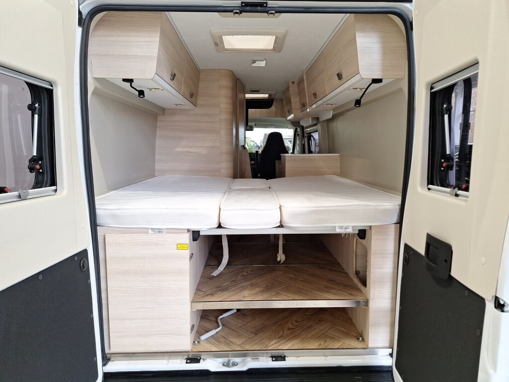 Challenger V217 2025 Valkoinen