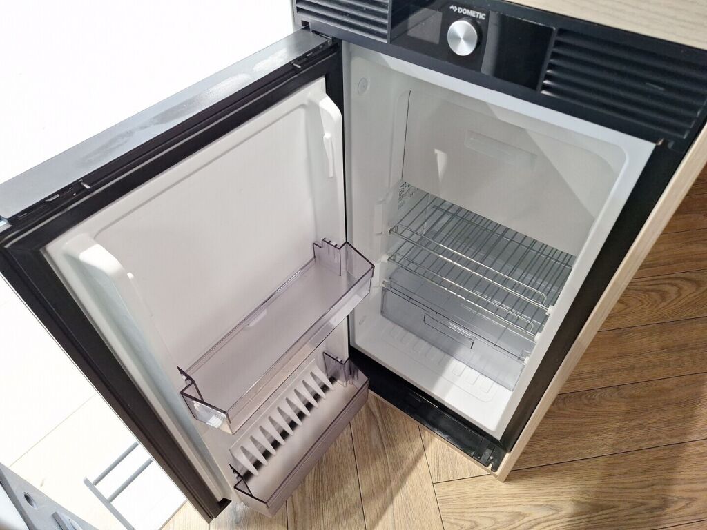 Challenger V217 2025 Valkoinen