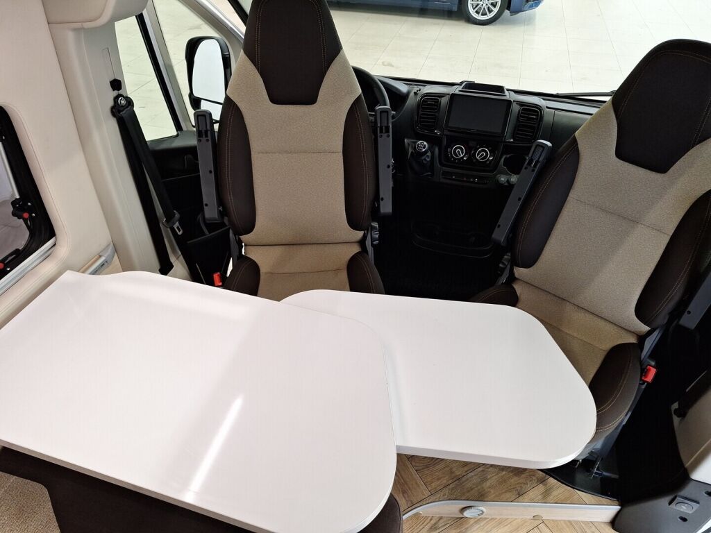 Challenger V217 2025 Valkoinen