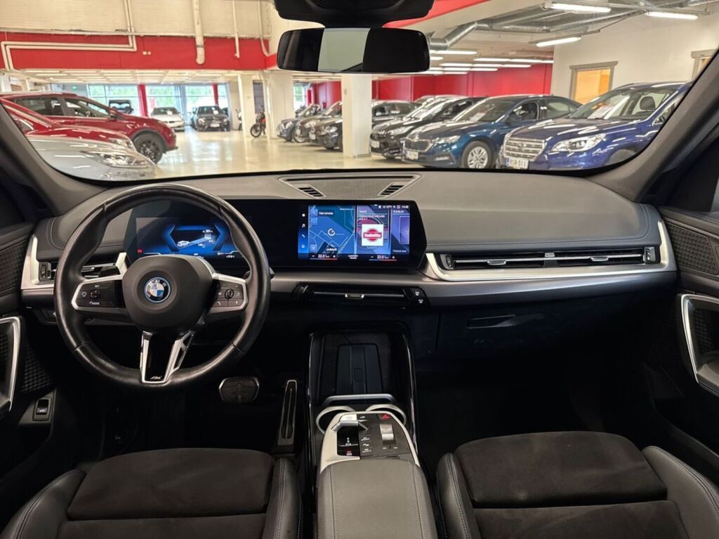 BMW iX1 2023 Valkoinen