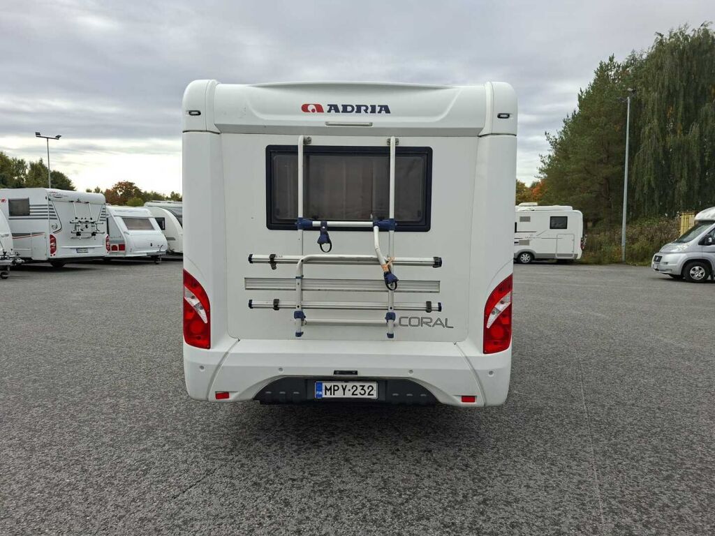 Adria CORAL S670 SLL 2011 Valkoinen
