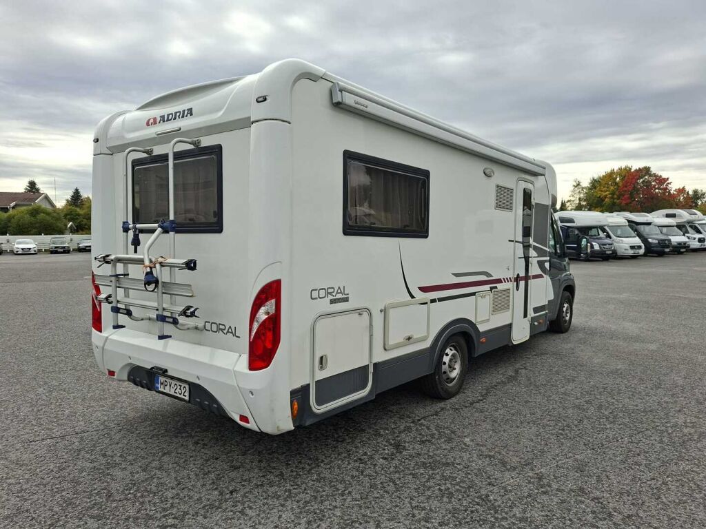 Adria CORAL S670 SLL 2011 Valkoinen