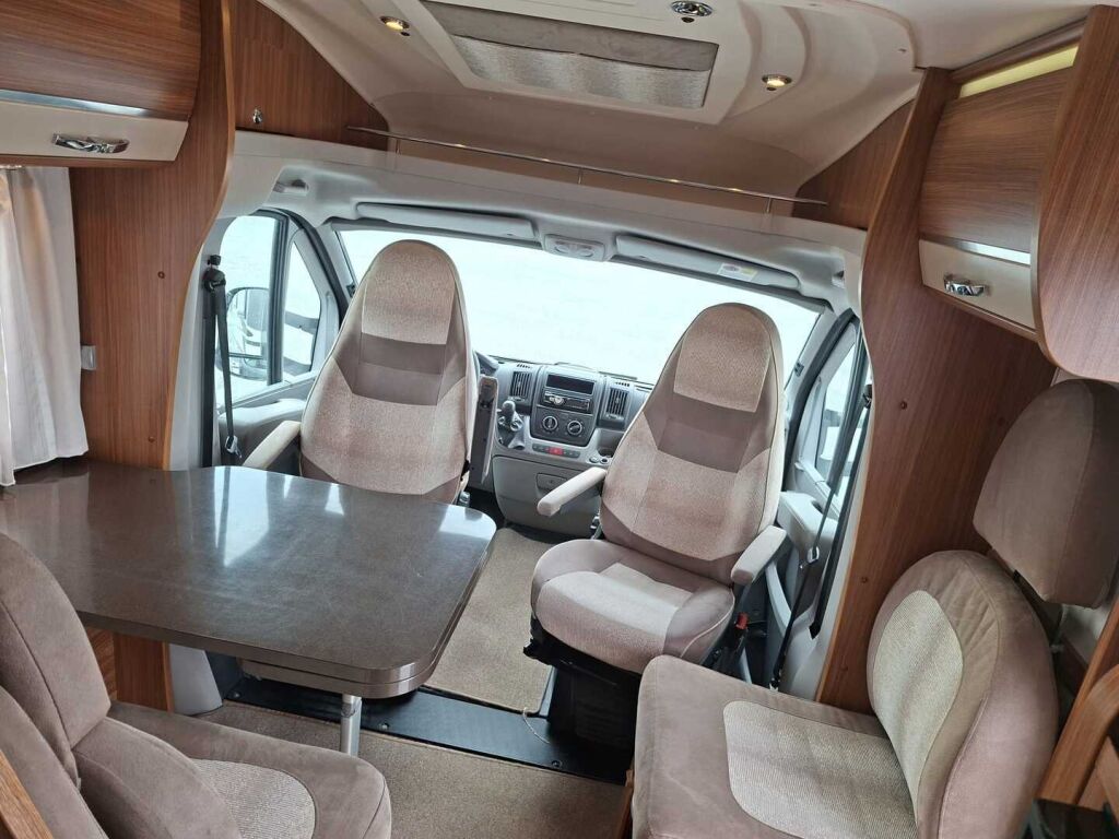 Adria CORAL S670 SLL 2011 Valkoinen