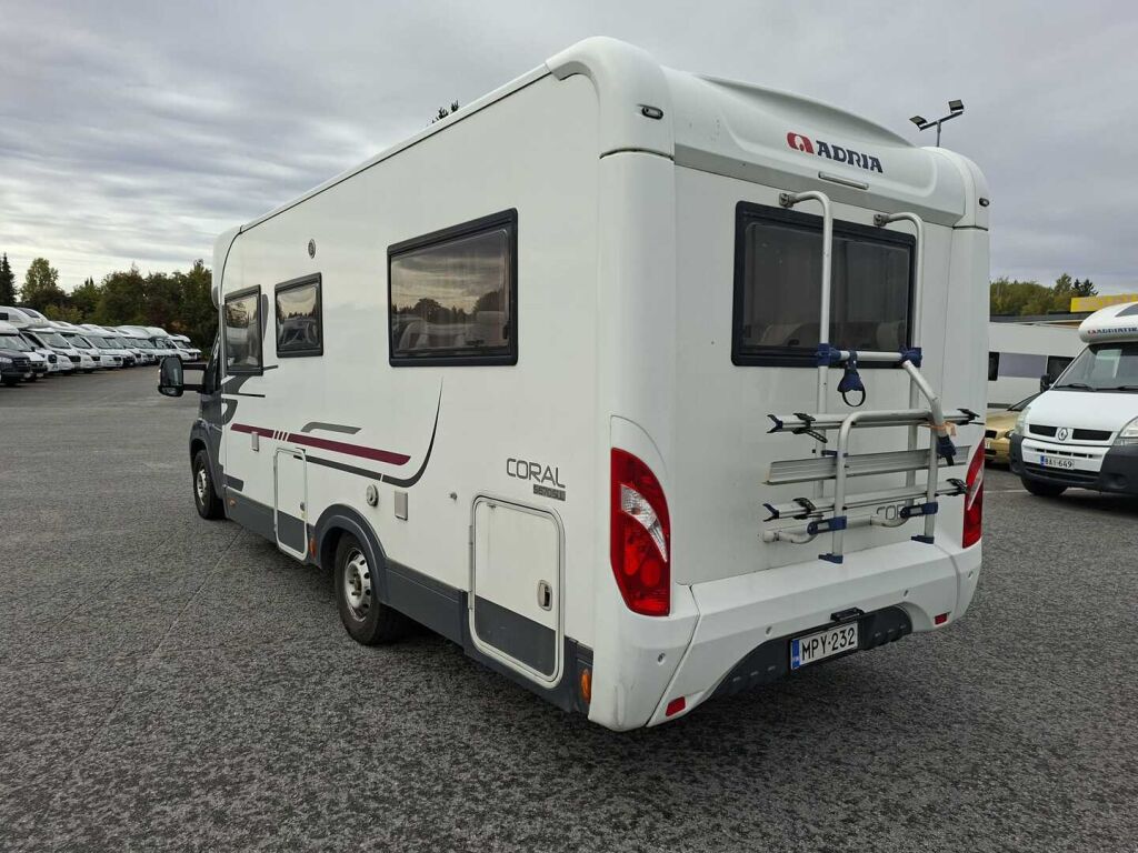 Adria CORAL S670 SLL 2011 Valkoinen