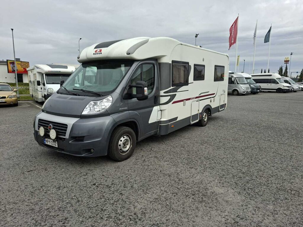 Adria CORAL S670 SLL 2011 Valkoinen