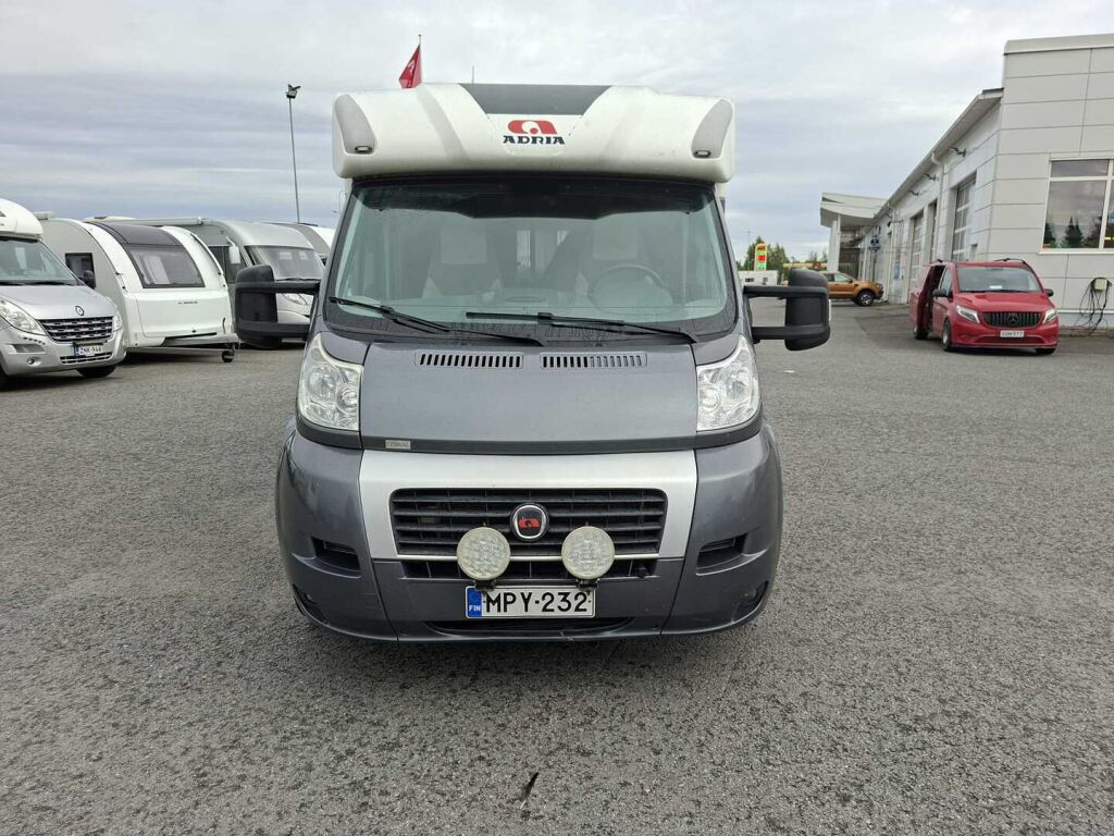 Adria CORAL S670 SLL 2011 Valkoinen