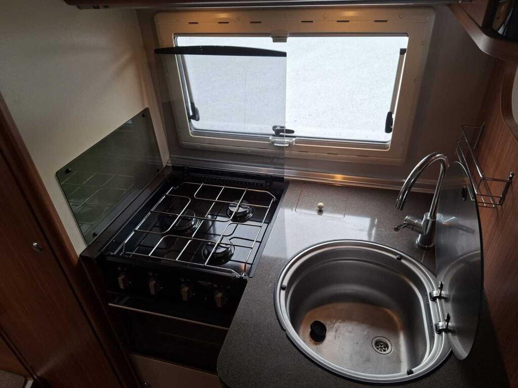 Adria CORAL S670 SLL 2011 Valkoinen