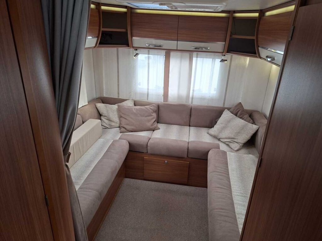 Adria CORAL S670 SLL 2011 Valkoinen