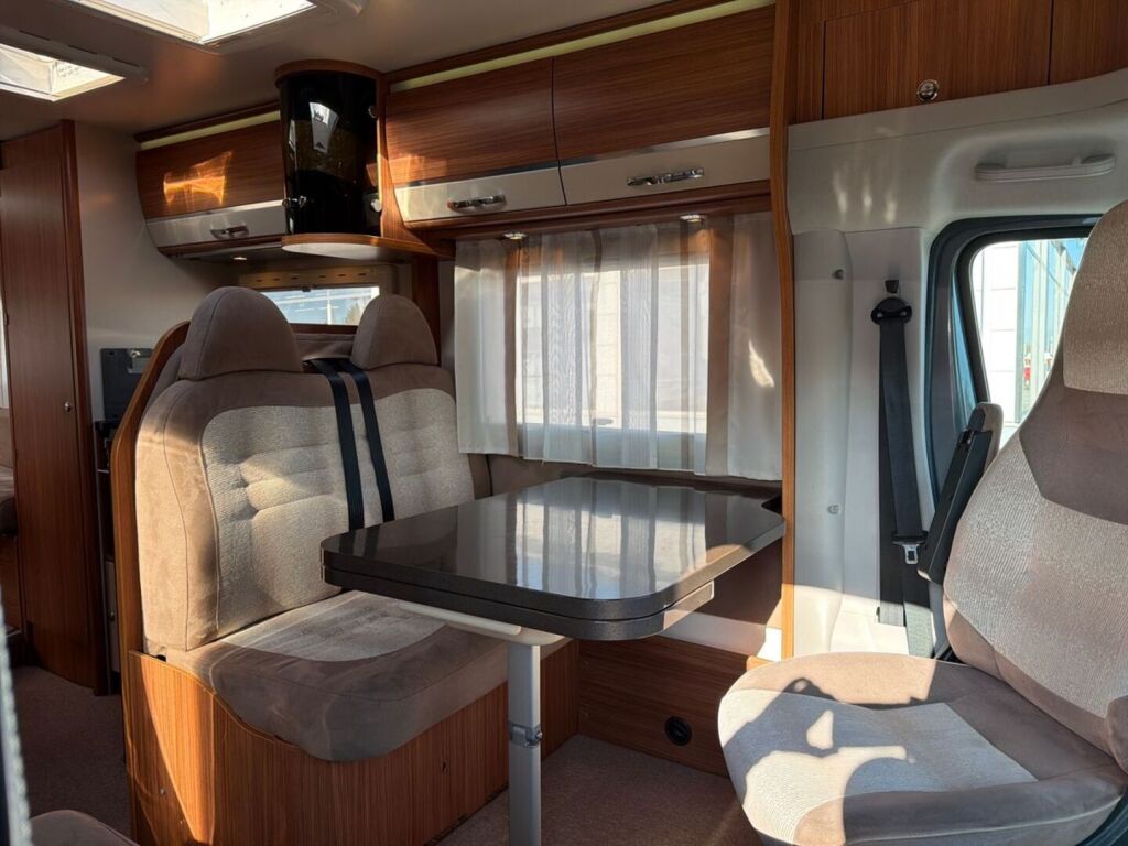 Adria CORAL S670 SLL 2011 Valkoinen