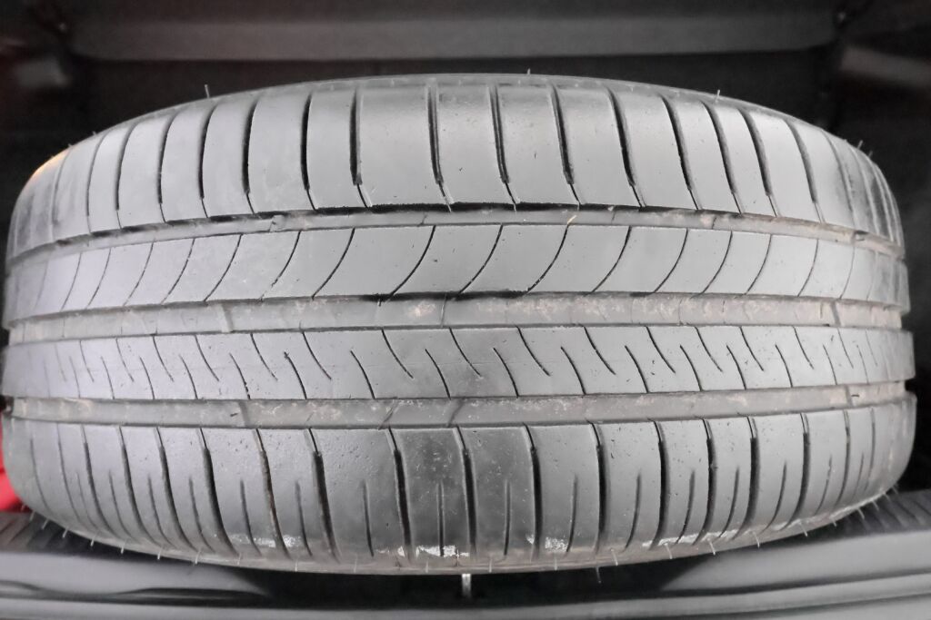 Toyota Auris 2016 Ruskea (beige)