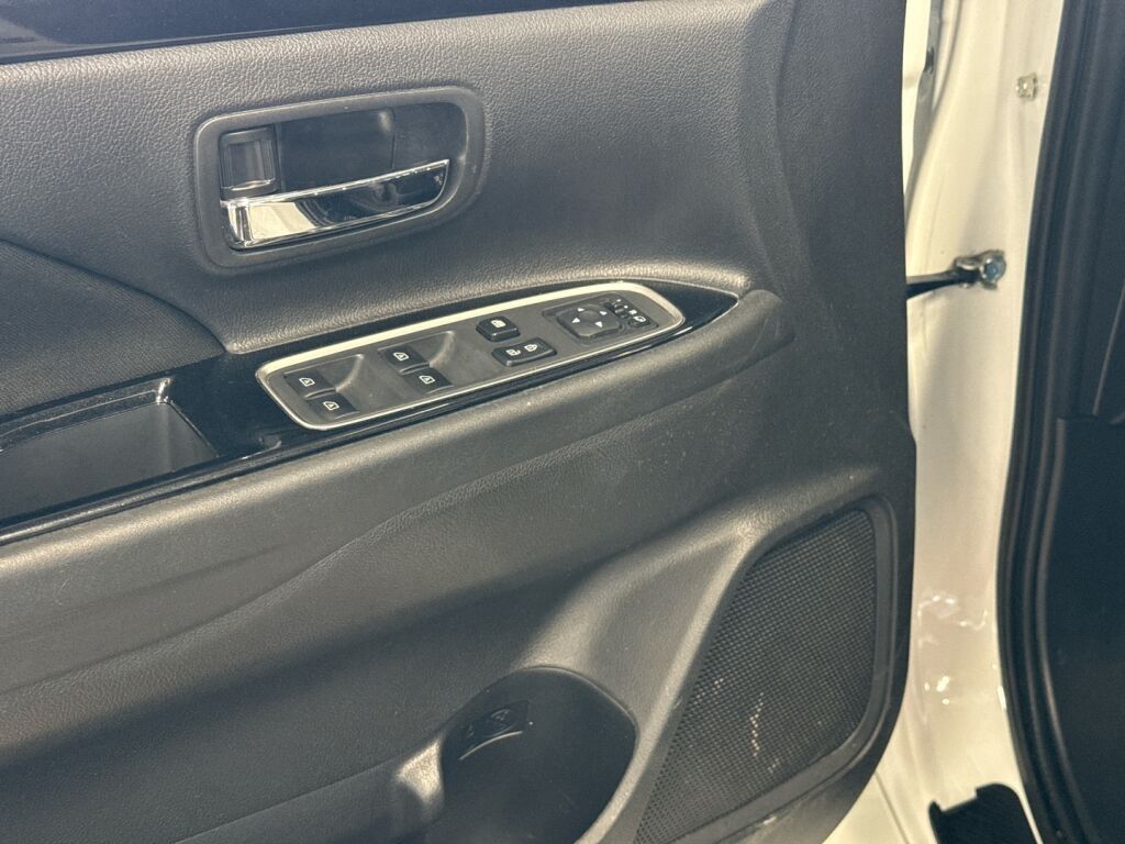 Mitsubishi Outlander PHEV 2020 Valkoinen