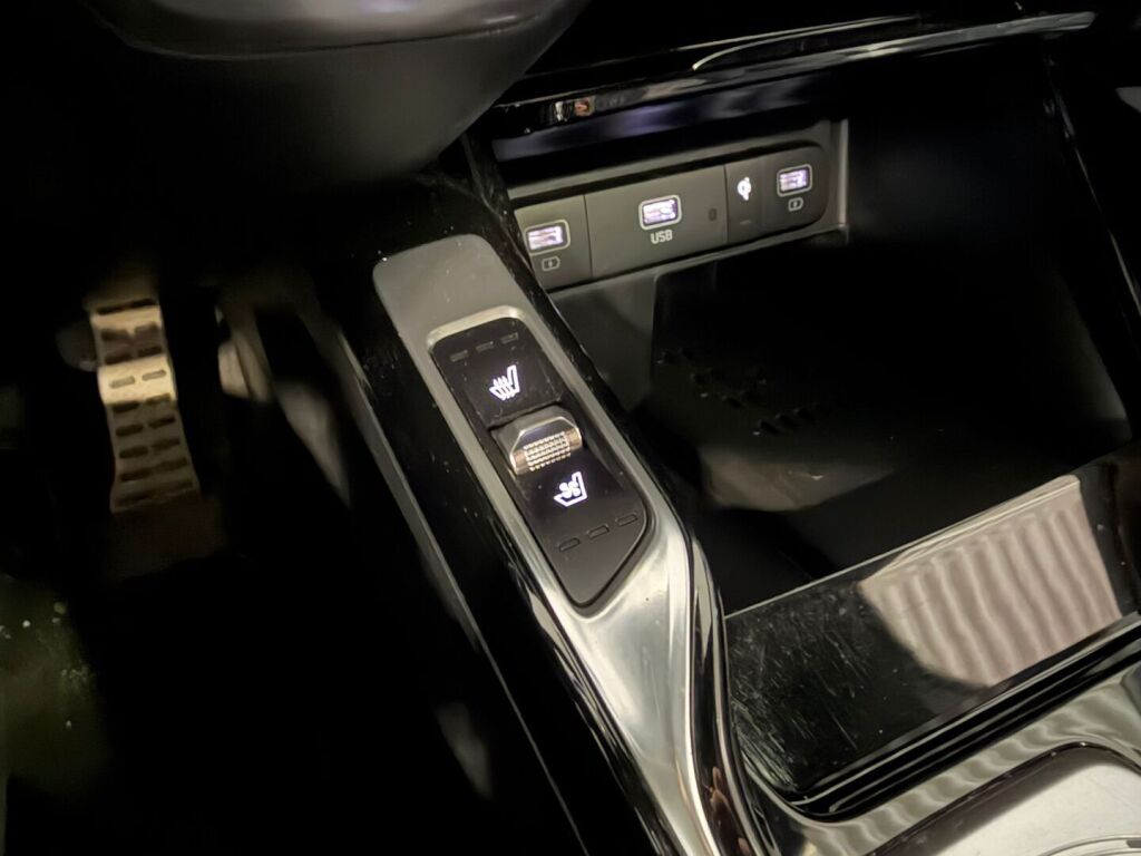 Kia Sorento 2021 Musta